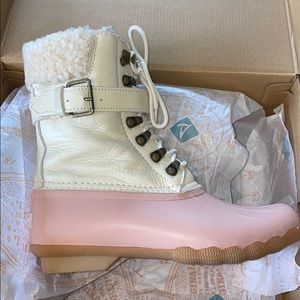 Women’s sperry boots